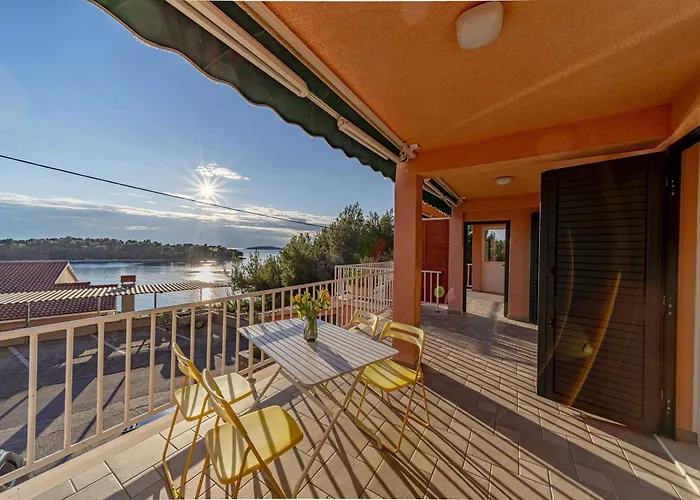 Adriatic Sea View Retreat Gora 아파트