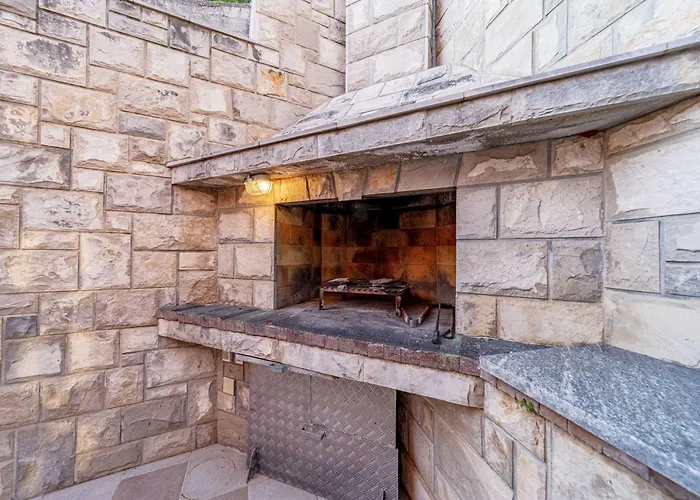 Adriatic Sea View Retreat Gora 아파트