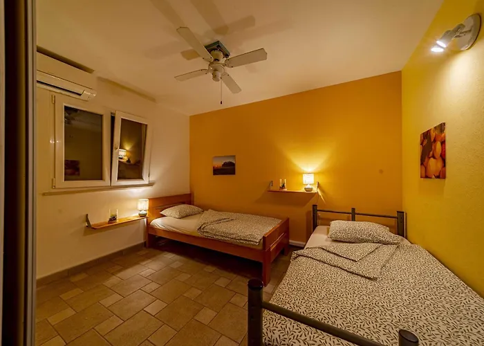 Adriatic Sea View Retreat Gora 아파트