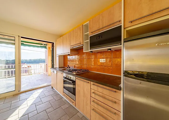 Adriatic Sea View Retreat Gora 아파트