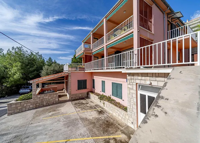 Adriatic Sea View Retreat Gora 아파트